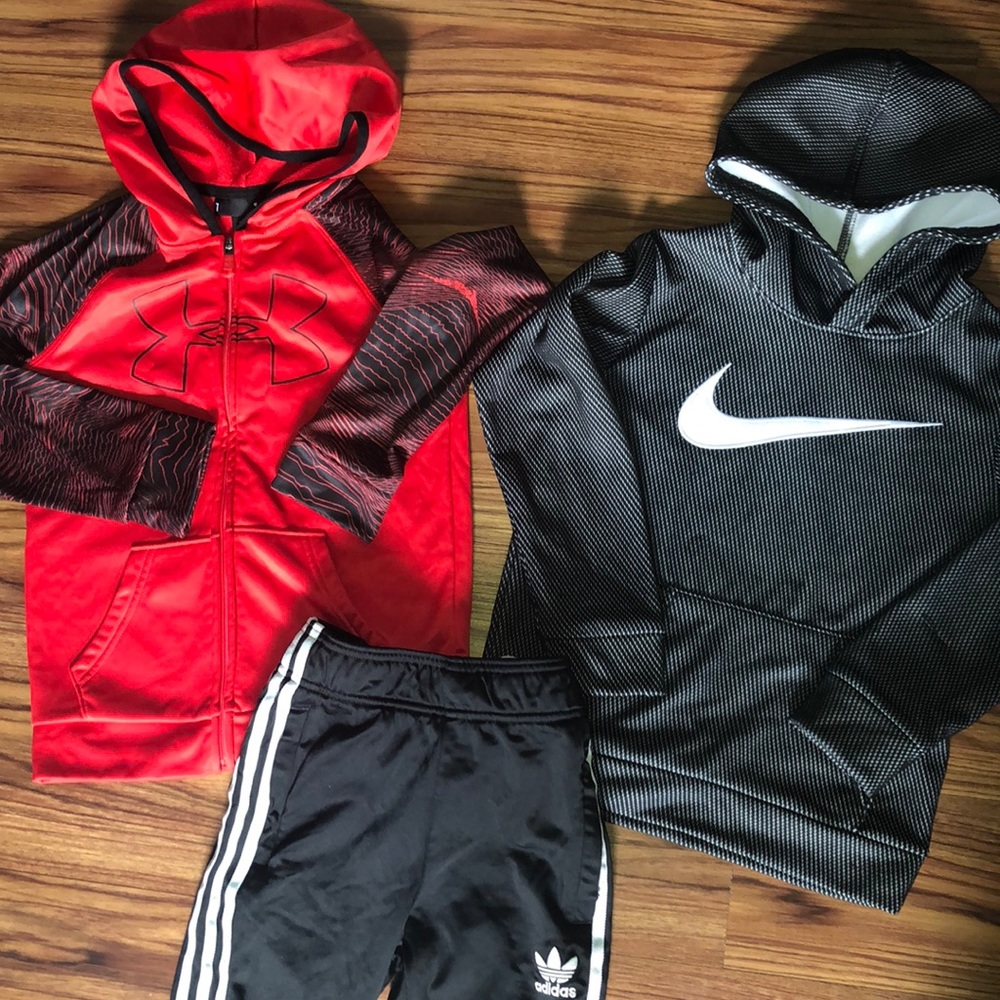Bundle 2 hoodies 1 jogger size 6/7